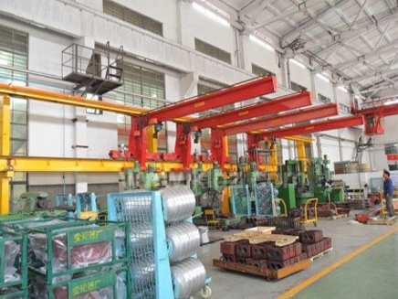 ウォール型式カンチレバークレーン